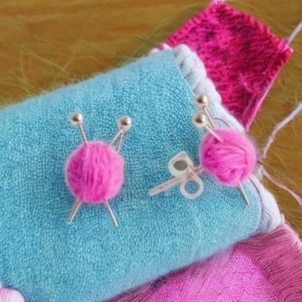 MODCLOTH ITTY BITTY KNITTING BALL OF YARN STUD EARRINGS